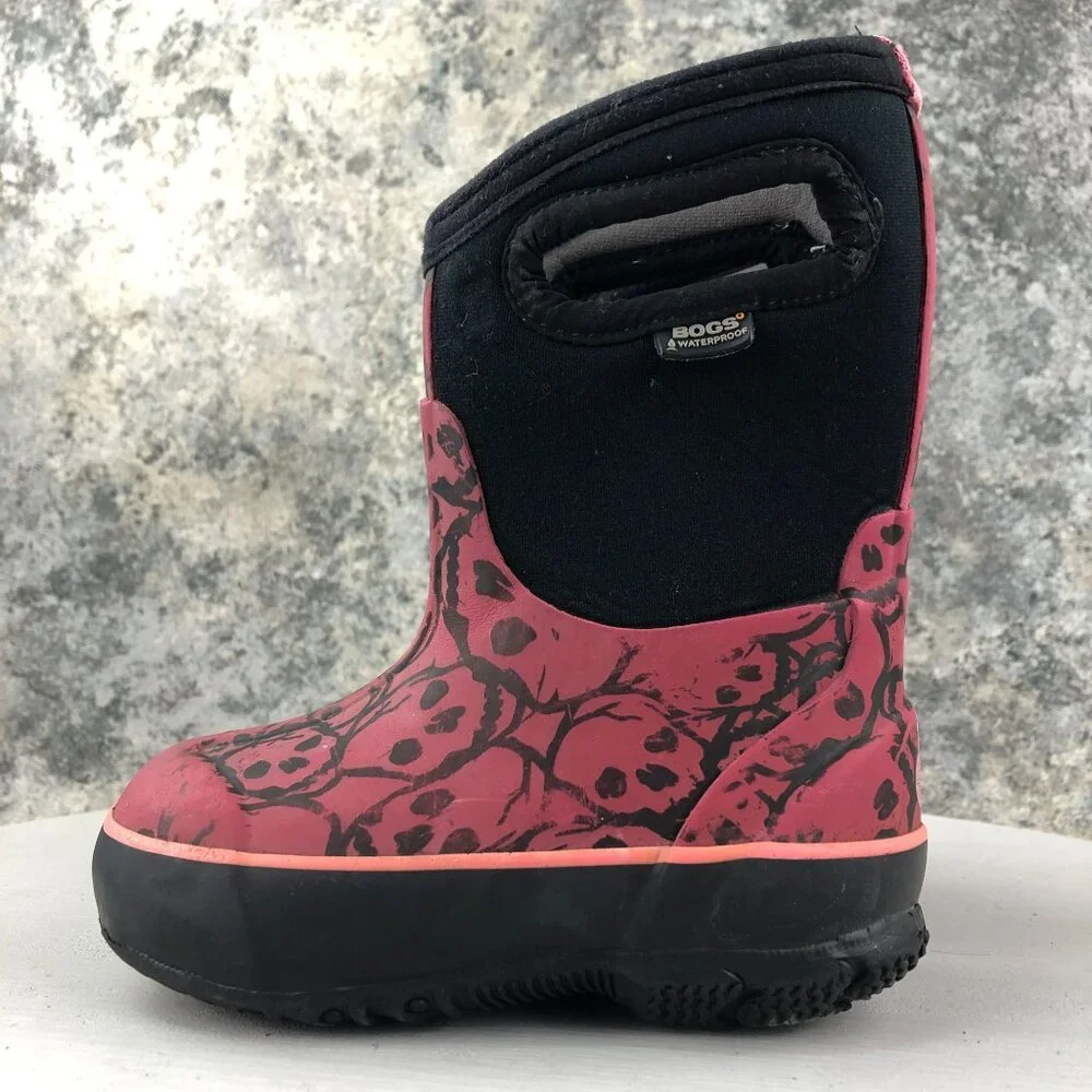 Bogs Infants Size 7 Classic Skulls Red Black Closed Toe PullOn Winter Boots FAIR